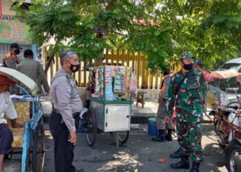 Petugas Gabungan Kota Madiun Tertibkan PKL Gunakan Pendekatan Persuasif