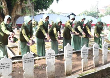 Peringati HUT Ke 77 Persit Tahun 2023, Persit KCK Cabang XVI Dim Ponorogo Gelar Ziarah dan Tabur Bunga
