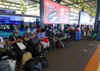 Meski Memasuki H+1 Idul Fitri, Volume Penumpang KA di Stasiun Gambir dan Pasar Senen Masih Tinggi