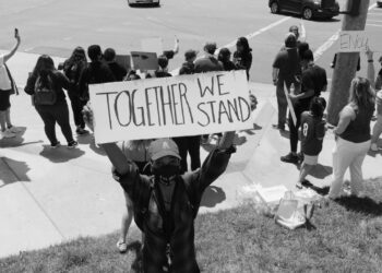 Peran Kritik Sosial dalam Membangun Masyarakat