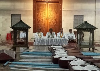 Kraton Surakarta Hadiningrat Gelar Tradisi Hajad Dalem Maringaken Zakat Fitrah di Masjid Agung