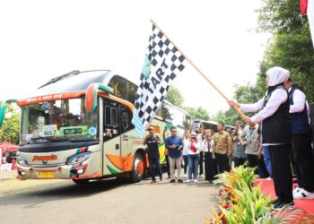 Gubernur Jatim Berangkatkan 24 Bus Rombongan Mudik Gratis Jakarta-Jatim