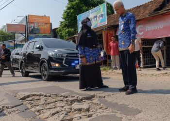 Ganjar Pranowo Minta Perbaikan Jalur Alternatif Demak-Semarang Segera Dilakukan