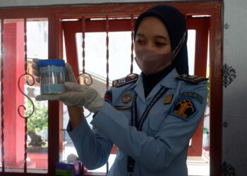 Rutan Ponorogo dan BNNK Trenggalek Menerapkan Tes Urine untuk Mencegah Penggunaan Narkoba oleh Warga Binaan dan Petugas