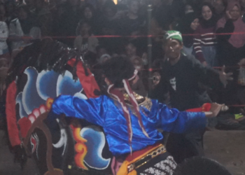 Kolaborasi Kesenian Jaran Thek Prawiro Gati Taruno dan Reog Sardulo Gati di Desa Glinggang, Ponorogo