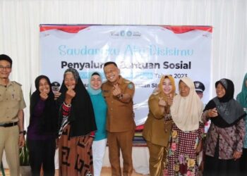 Ratusan Paket Bantuan Sembako, Buku, dan Bibit Tanaman Disalurkan oleh TP PKK Ponorogo melalui Bakti Sosial “Saudaraku Aku di Sisimu”