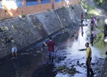 Camat Ponorogo Galakkan Kerja Bakti Bersih-Bersih Sungai untuk Kebersihan Kota Ponorogo