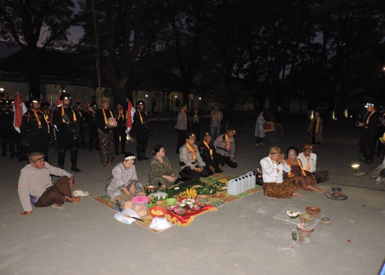 Peringati HUT ke-77, Polri Ambil 7 Air Keramat di Kraton Surakarta
