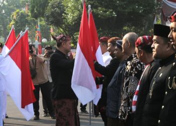 Semua ASN Pemkot Surabaya Wajib Sumbang Bendera untuk Pembagian 10 Juta Bendera Merah Putih