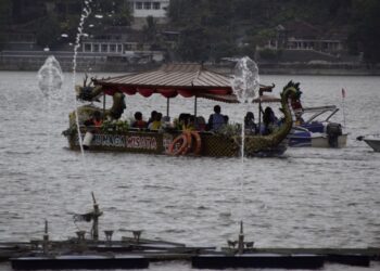 Bupati Ponorogo, Sugiri Sancoko, Launching Perahu Naga Wisata di Telaga Ngebel