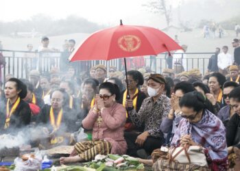 GKR Pakoe Boewono Pimpin Ritual Kiblat Sekawan di Pantai Parangkusumo
