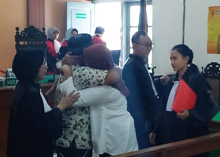 Sidang Penuh Haru, Pembacaan Putusan Kasus Pemotongan Alat Kelamin Suami