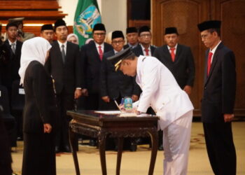Pelantikan Pj Bupati Magetan, Hergunadi oleh Gubernur Jatim Khofifah di Surabaya.