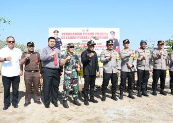 Dandim 0802/Ponorogo Turut Dalam Kegiatan Penghijauan Bersama Kapolda Jatim