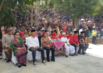 Dihadiri Raja Kraton Surakarta PB XIII dan Permaisuri, Sembilan Ton Apem Disebar di Tradisi Yaa Qowiyyu Klaten