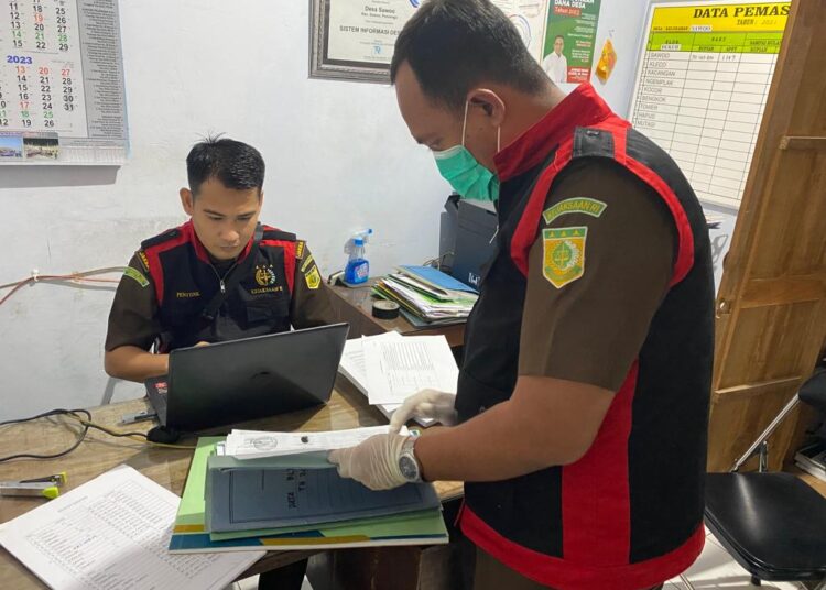 Tim Penyidik Kejaksaan Negeri Selidiki Pungutan Liar di Desa Sawoo