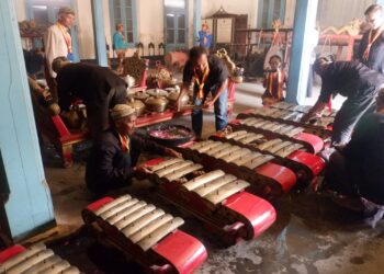 jamasan pusaka kraton surakarta