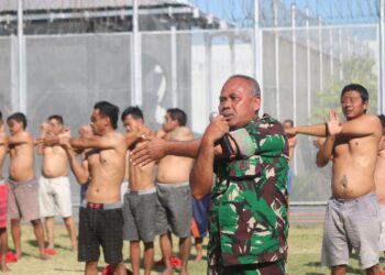 Olahraga Pagi, Senam Jasmani WBP bersama Anggota Kodim 0803 Madiun. (Foto: Humas)