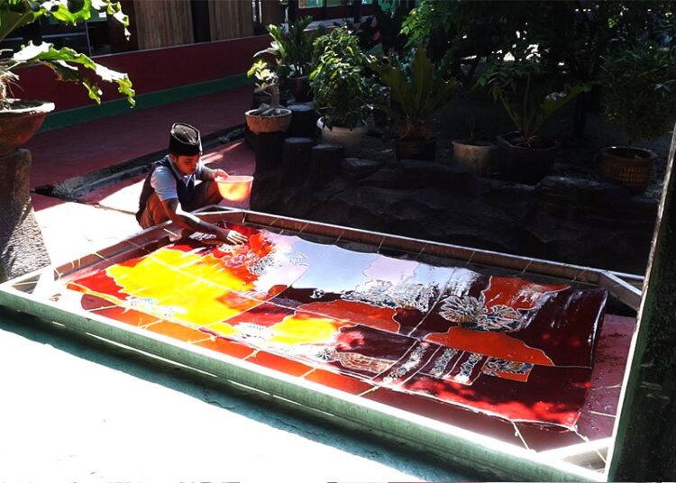 Proses Pembuatan Batik Tulis karya Warga Binaan Lapas Kelas 1 Madiun.