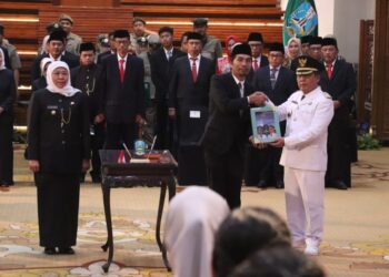 Pelantikan PJ Bupati Madiun oleh Gubernur Jawa Timur, Khofifah Indar Parawansa, di Gedung Grahadi Surabaya.