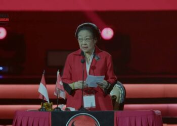 Ketum PDIP Megawati Soekarnoputri berpidato di Rapat Kerja Nasional IV PDI Perjuangan, di JIEXPO Kemayoran, Jakarta, Jumat (29/9/2023).