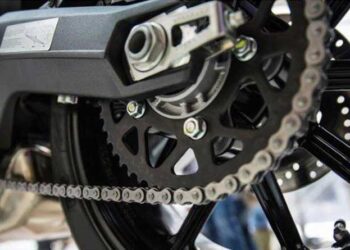 Jangan Asal Bersihkan Rantai dan Gear Motor, Ini Caranya