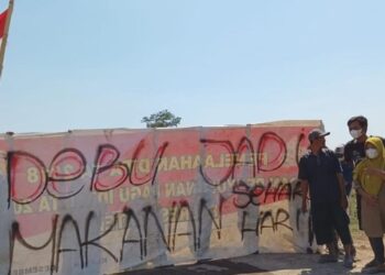 Emak-emak geruduk proyek Tol Jogja-Solo di Klaten.