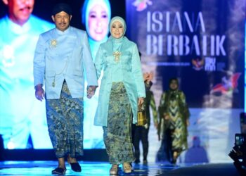 Peringatan Hari Batik Nasional, Istana Merdeka jadi Catwalk Spektakuler