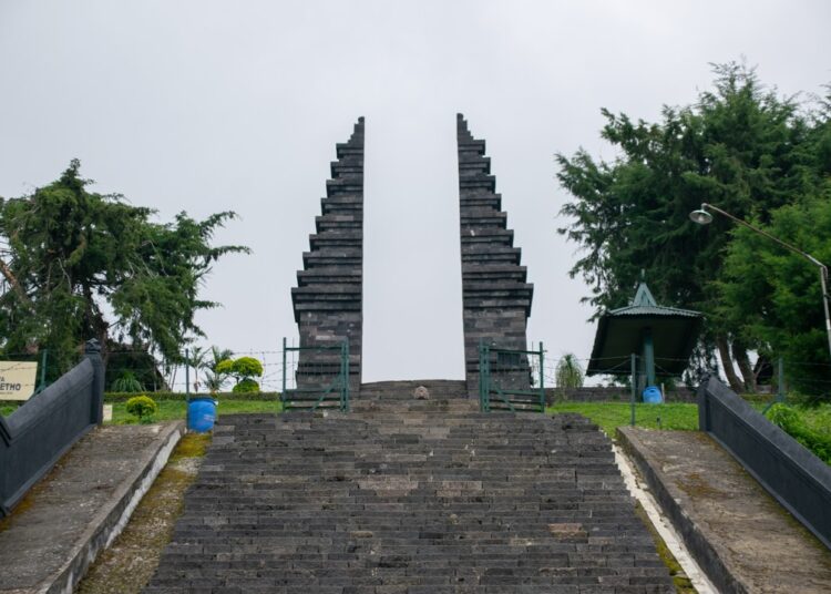 Kondisi objek wisata Candi Cetho di Jenawi, Karanganyar.