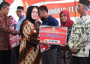 Bupati Sukoharjo Salurkan 500 Unit Bantuan PK RTLH Aspirasi Puan Maharani
