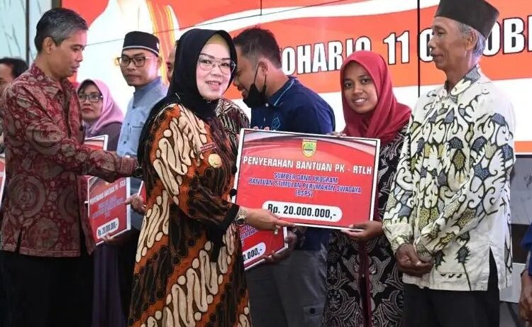 Bupati Sukoharjo Salurkan 500 Unit Bantuan PK RTLH Aspirasi Puan Maharani