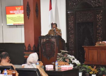 Juliyatmono Pamit Mundur dari Jabatan Bupati Karanganyar dengan Air Mata
