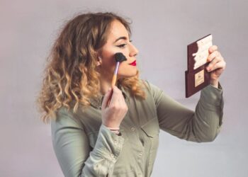 Tampil Cantik dalam 6 Langkah Makeup Kilat saat Padatnya Rutinitas