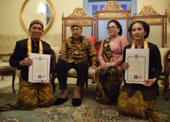 Kepala Lapas Pemuda Madiun Terima Gelar Kanjeng Raden Tumenggung Panji