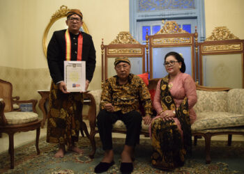 Kadispora Jatim Ali Kuncoro Dianugerahi Gelar Kebangsawanan dari Kraton Surakarta