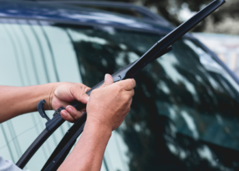 Tips Merawat Wiper Mobil agar Bersih dan Berfungsi Maksimal saat Hujan Deras