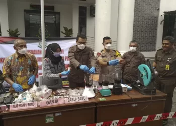 Kejari Karanganyar Musnahkan Barang Bukti Narkoba dan Rokok Ilegal Senilai Miliaran Rupiah