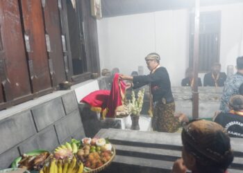 Haul Panembahan Agung Ing Kajoran, Pakoe Boewono XIII Kirim Bunga Sekar