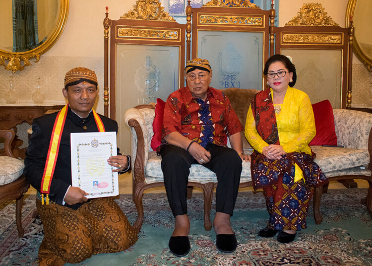 Kapolres Tuban AKBP Suryono Terima Gelar Kebangsawanan Kraton Surakarta, Diserahkan Langsung oleh PB XIII