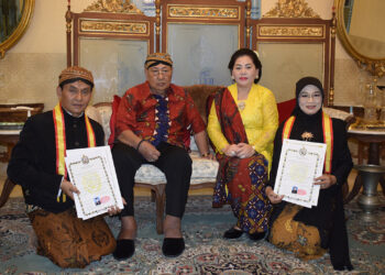 Diserahkan Langsung oleh Raja PB XIII, Ketua Umum IKS. PI Kera Sakti Bambang Sunarja Dianugerahi Gelar Kebangsawanan dari Kraton Surakarta