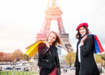 Parisian Chic: Inspirasi Gaya Fashion dari Kota Mode Dunia