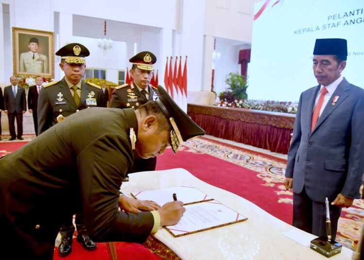 Jokowi Resmi Lantik Maruli Simanjuntak sebagai KSAD