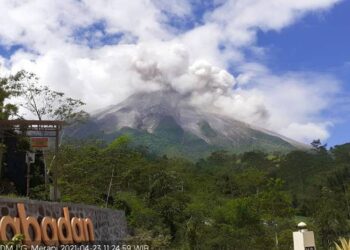 Hujan Abu Akibat Erupsi Gunung Merapi Ganggu Aktivitas di Boyolali, Jawa Tengah