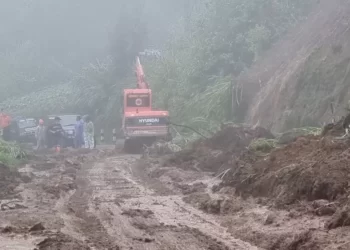 Hujan Deras Picu Longsor, Jalur Solo-Selo-Borobudur (SSB) Lumpuh