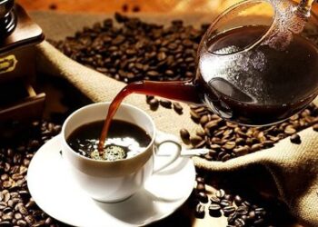 Konsumsi Kopi Saset vs. Kopi Tubruk: Aman Mana?