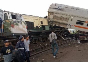Ngeri! Dua kereta api “Adu Banteng”, Tiga Orang tewas