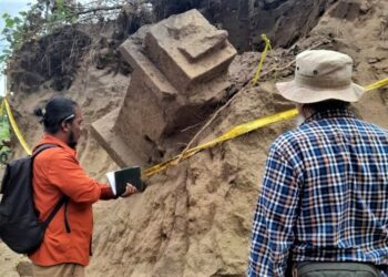 Artefak Purbakala Mirip Tugu Ditemukan di Kediri