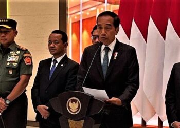 Ini Tanggapan Jokowi Saat Ditanya Jarang Pakai Dasi Merah