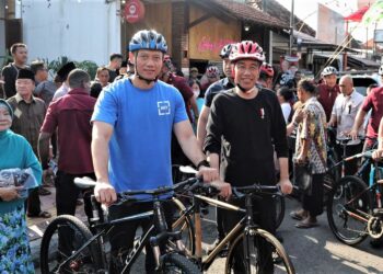 Bersepeda Bersama di Yogya, Jokowi dan AHY Nikmati Gudeg Yu Djum Wijilan