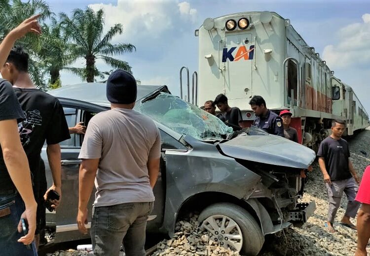 Kereta Api Hantam Mobil di Sumut, Nyawa Pelajar SMA Melayang